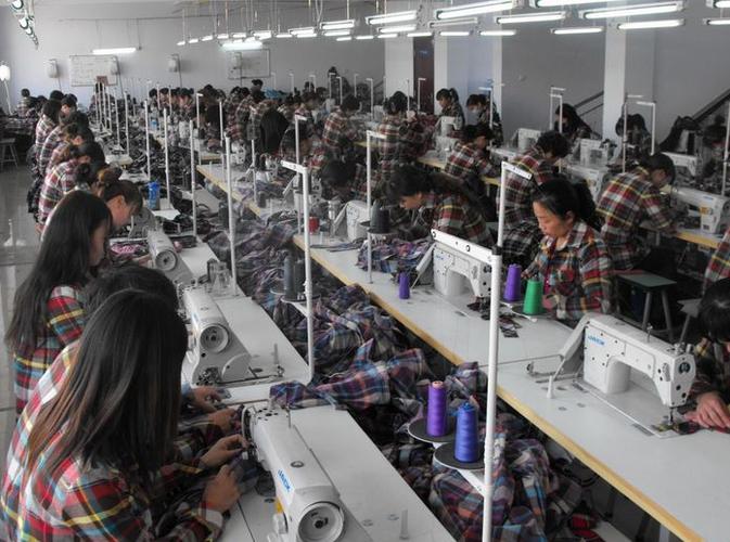 校服定做：让孩子穿出风采